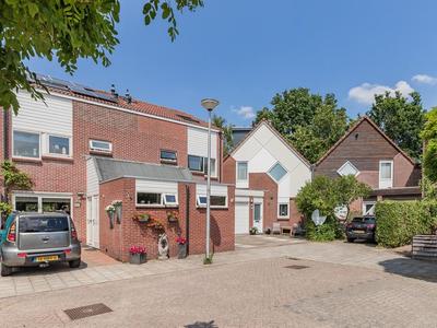 Van Meeuwenstraat 33 in Spaarndam 2064 LE